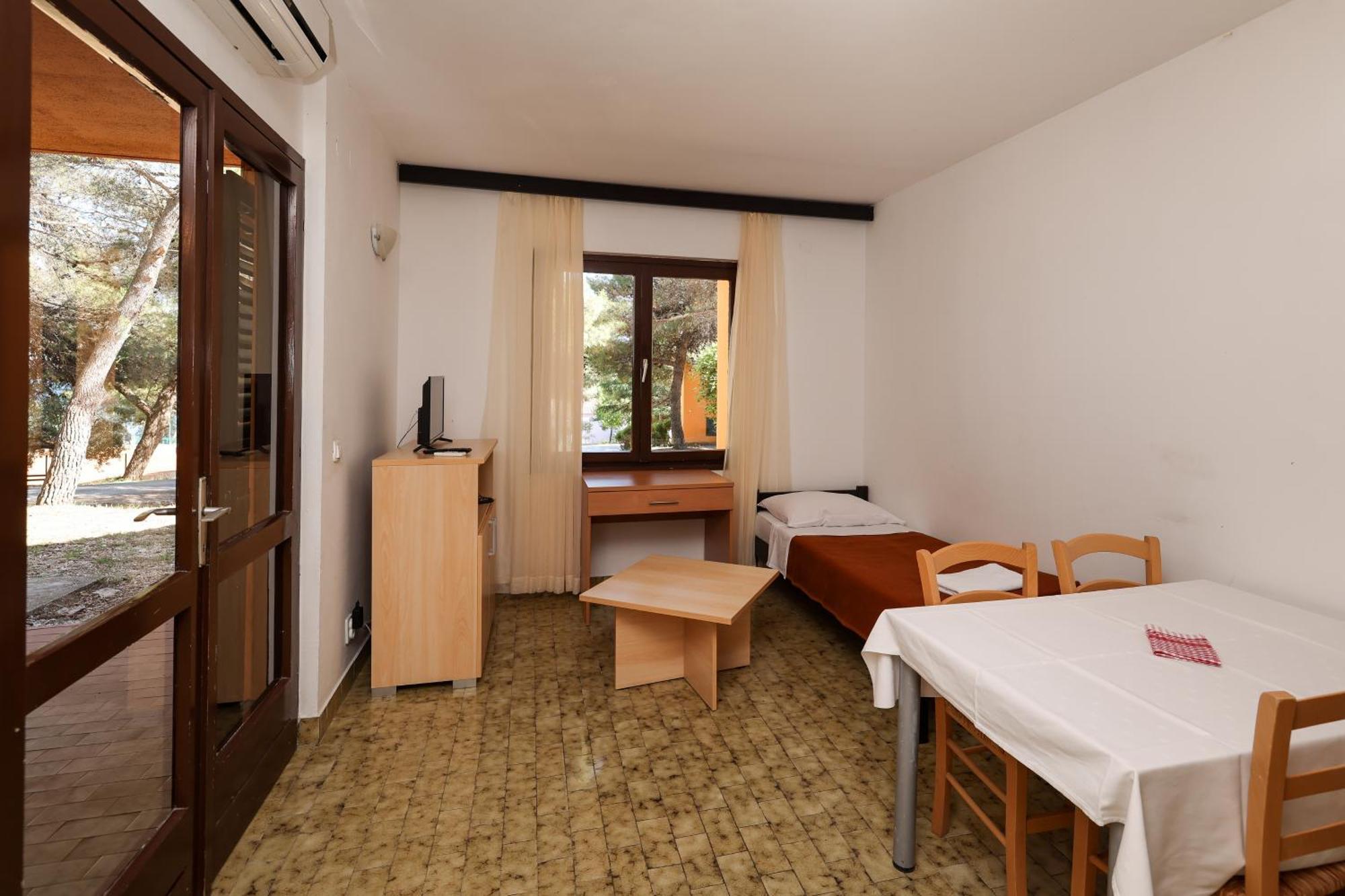 Apartments Medena Budget Τρογκίρ Εξωτερικό φωτογραφία