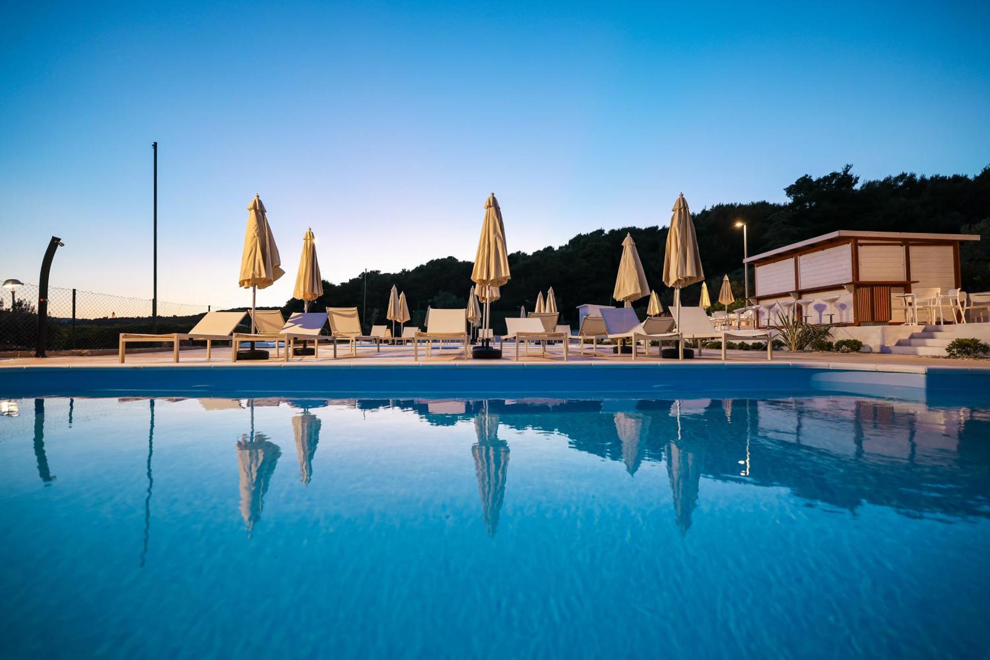 Apartments Medena Budget Τρογκίρ Εξωτερικό φωτογραφία