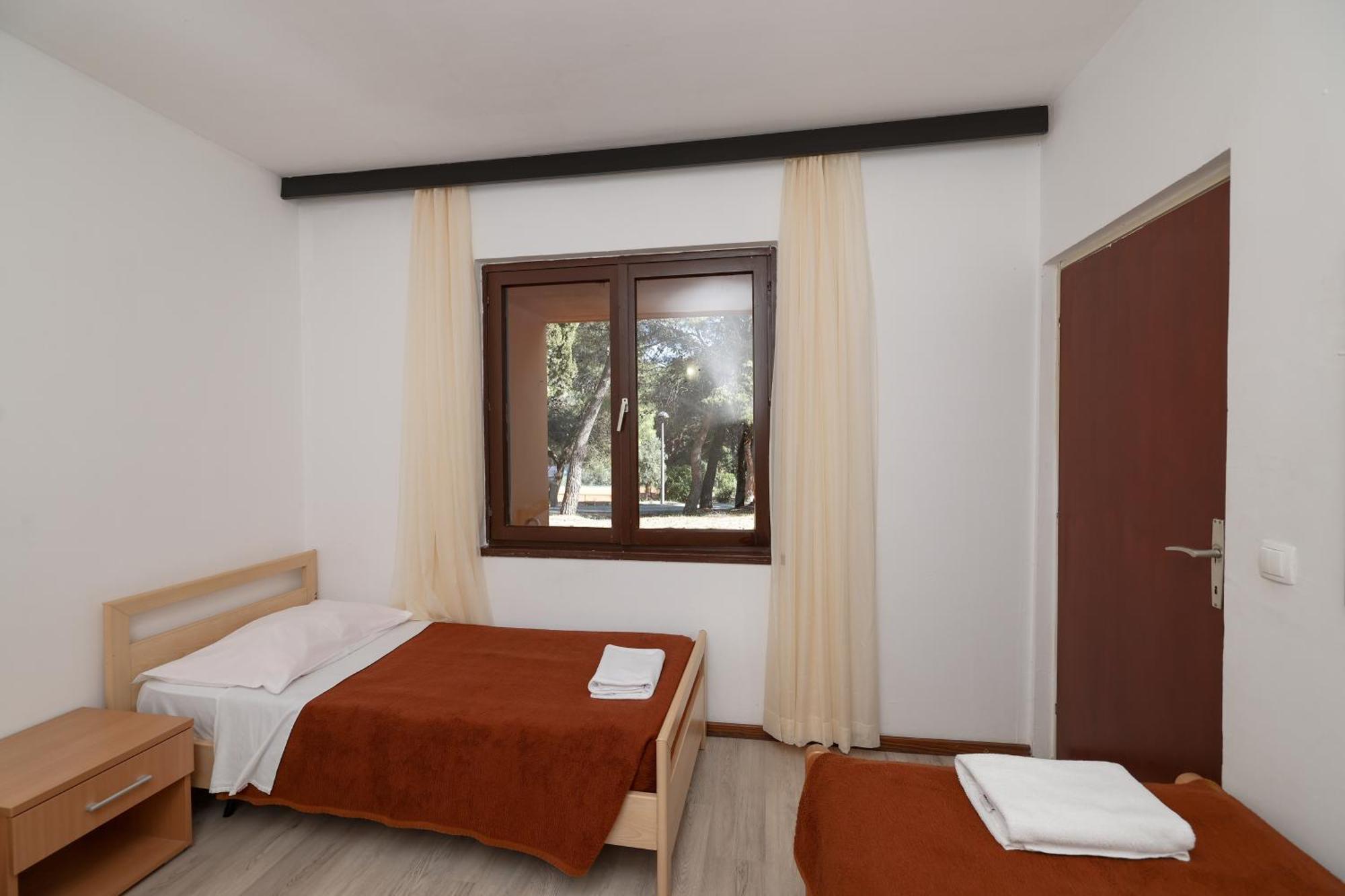 Apartments Medena Budget Τρογκίρ Εξωτερικό φωτογραφία