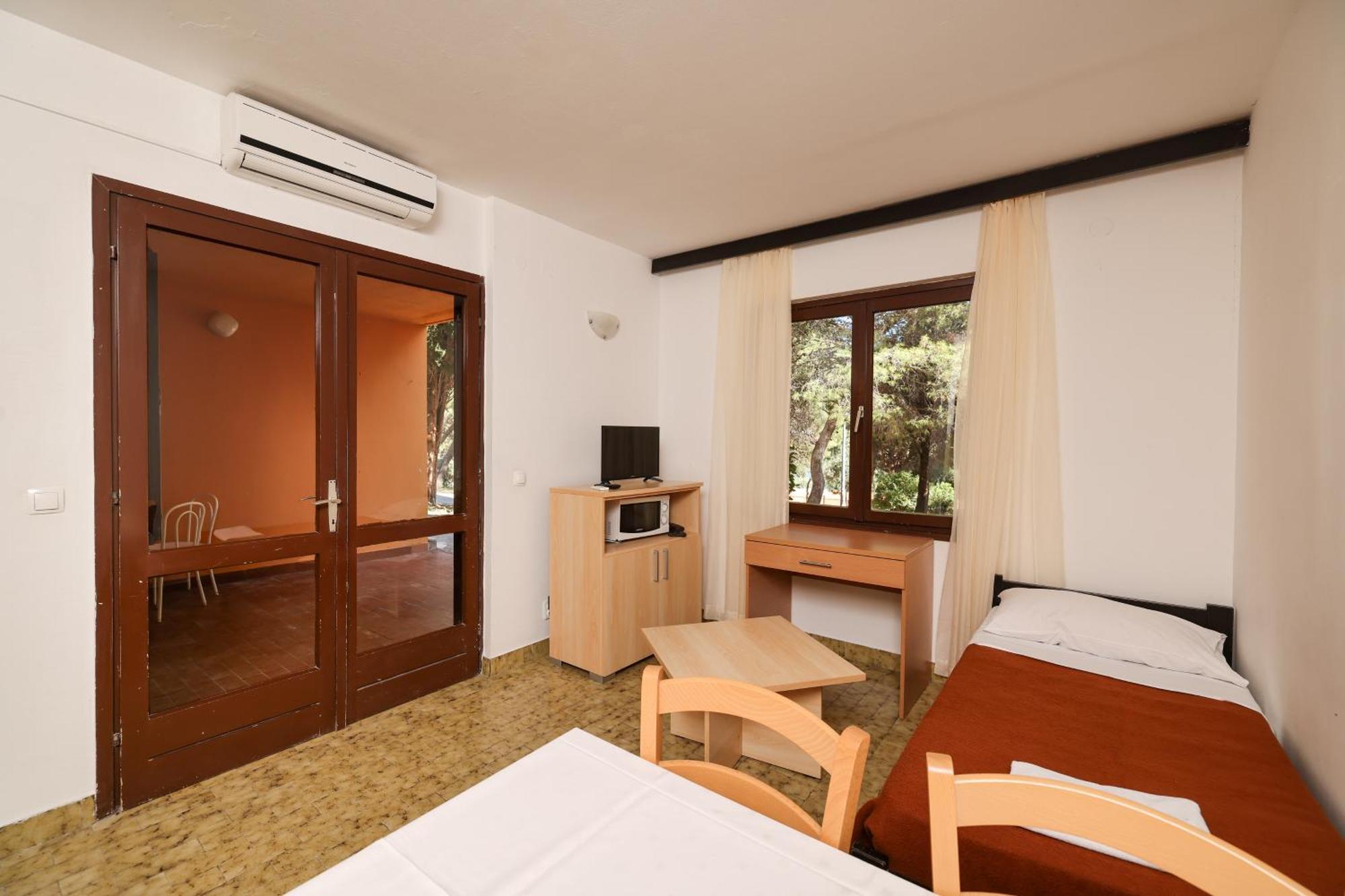 Apartments Medena Budget Τρογκίρ Εξωτερικό φωτογραφία