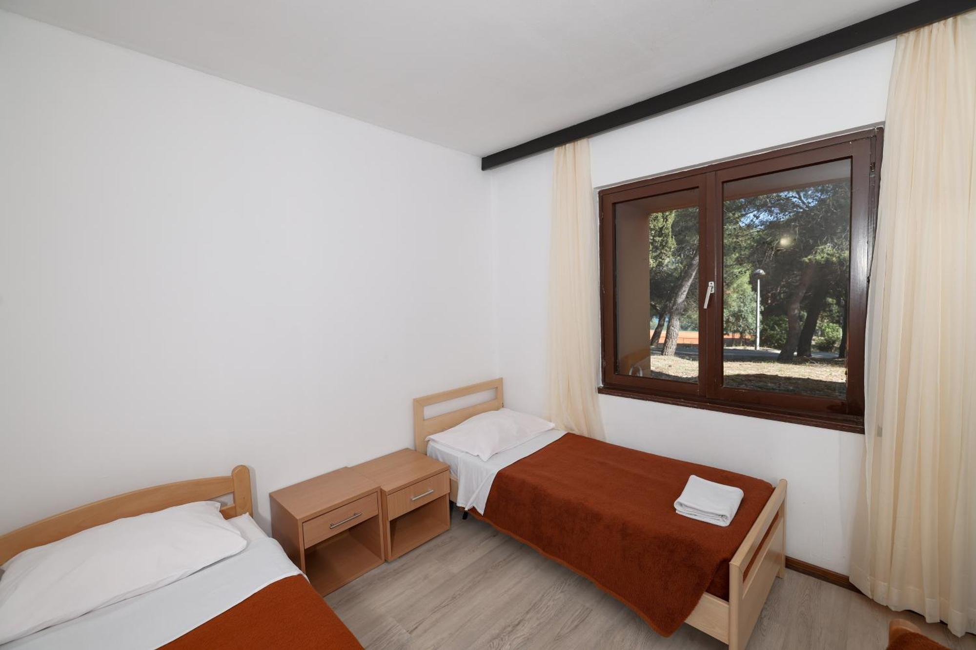 Apartments Medena Budget Τρογκίρ Εξωτερικό φωτογραφία