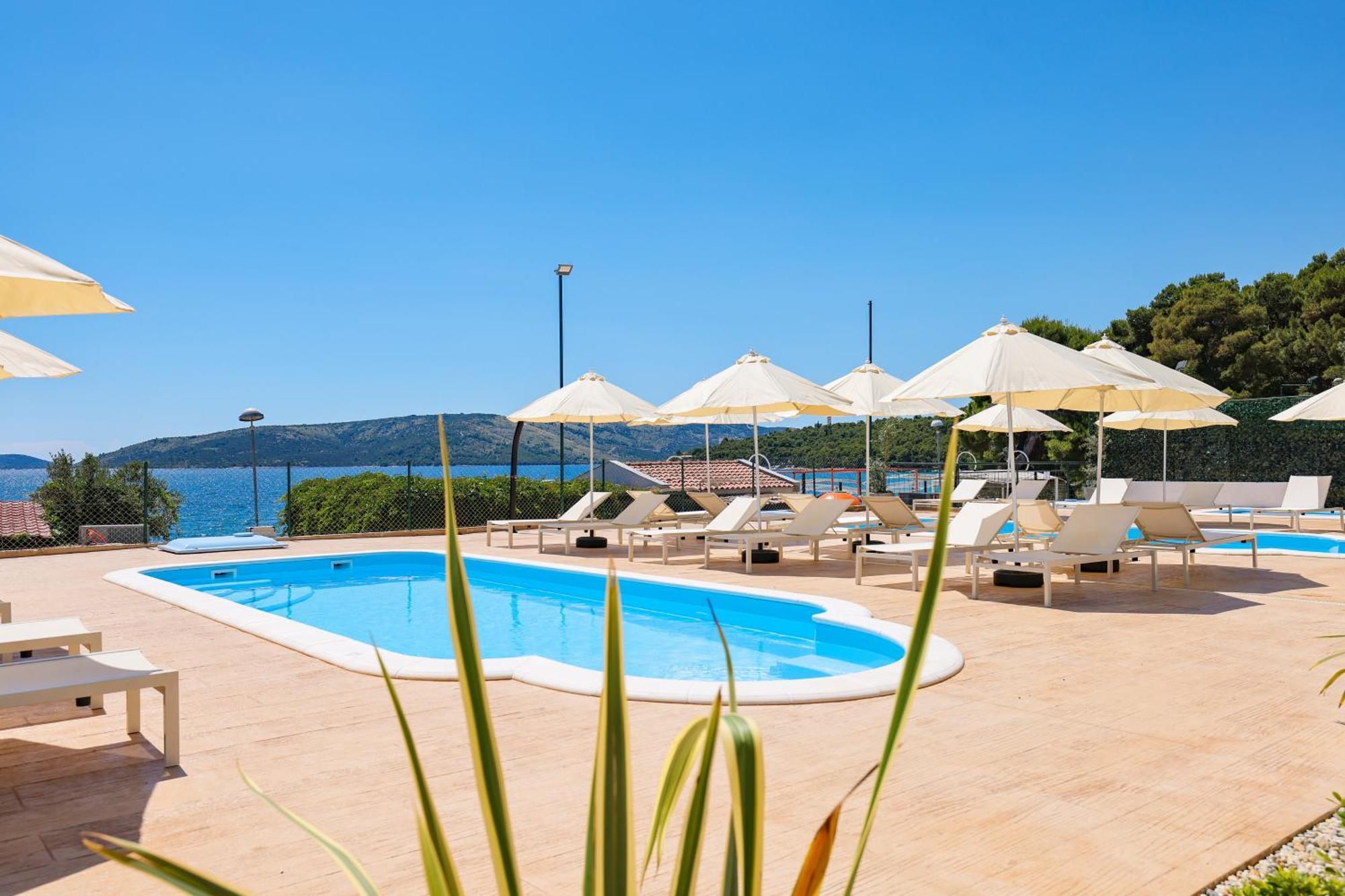 Apartments Medena Budget Τρογκίρ Εξωτερικό φωτογραφία