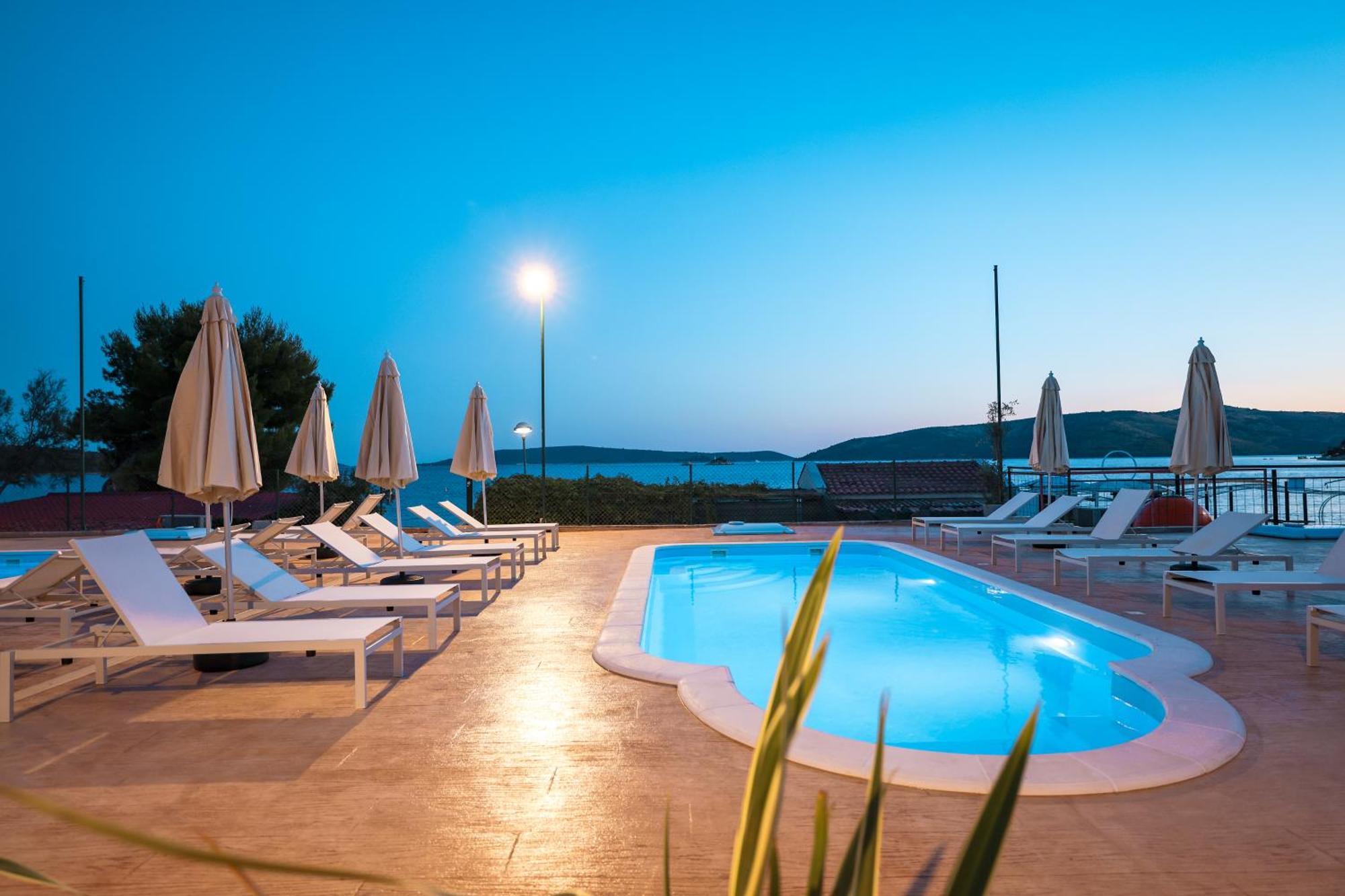 Apartments Medena Budget Τρογκίρ Εξωτερικό φωτογραφία