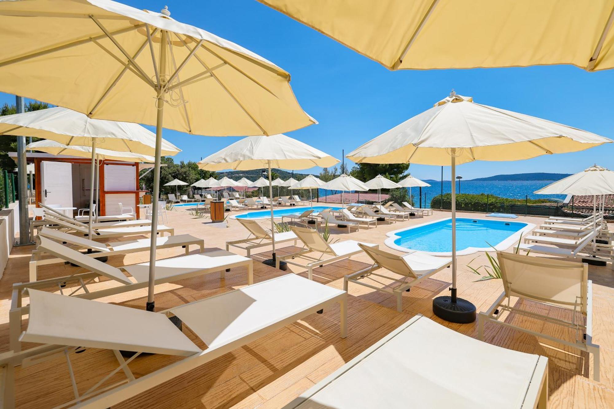 Apartments Medena Budget Τρογκίρ Εξωτερικό φωτογραφία
