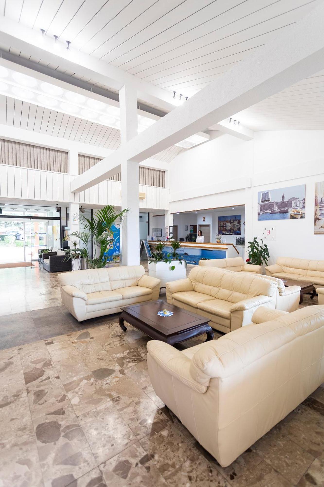 Apartments Medena Budget Τρογκίρ Εξωτερικό φωτογραφία